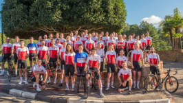 Cofidis ha rilasciato una nuova maglia della squadra maschile e femminile per il 2022