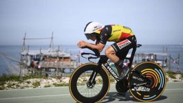 Evenepoel vince la prima tappa del Giro d’Italia