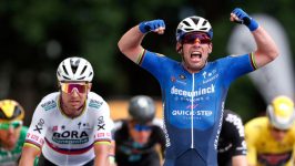 Mark Cavendish si riunisce con il leader Mark Renshaw al Tour de France ad Astana, in Kazakistan