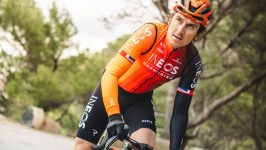 Tom Pidcock e colleghi rivelano il nuovo kit 2024 di Ineos Grenadiers