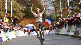 Fem van Empel vince il Gran Premio di Sven Nys in una dura battaglia con Lucinda Brand